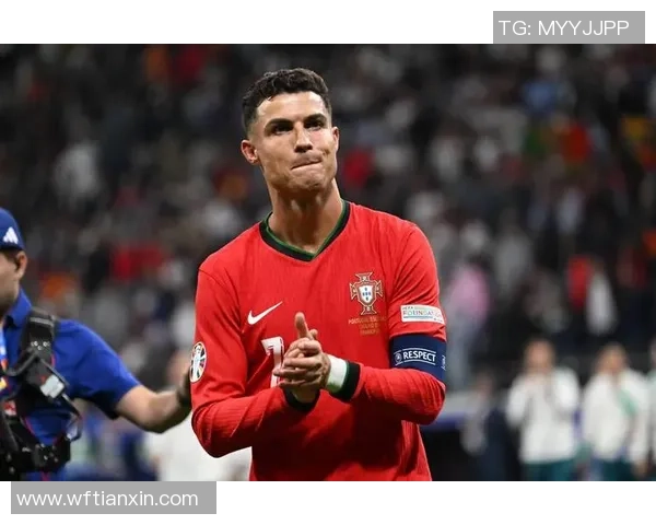 全球足坛实力最强的十位球星榜单解析与深度分析 全球足坛实力最强的十位球星榜单解析与深度分析