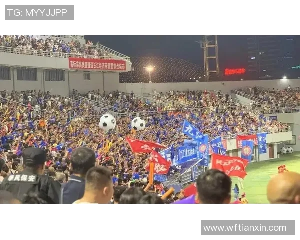 足球巨星亲临赛场观战 揭秘他们的观赛体验与背后故事